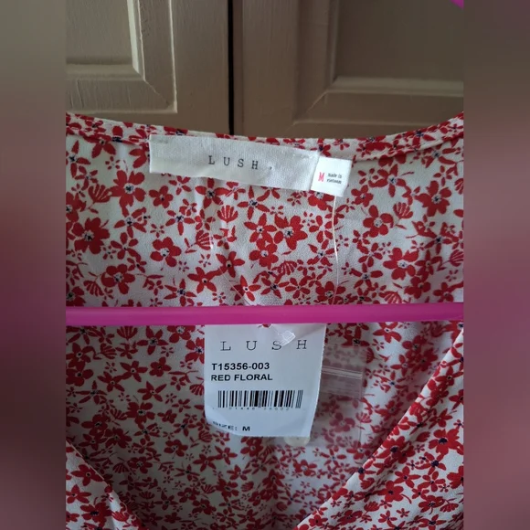 Floral Red Women's Top Size M - Picture 3 of 5